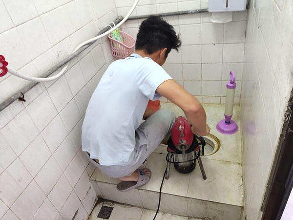 南朗管道堵塞冒臭气 专业师傅现场解决问题