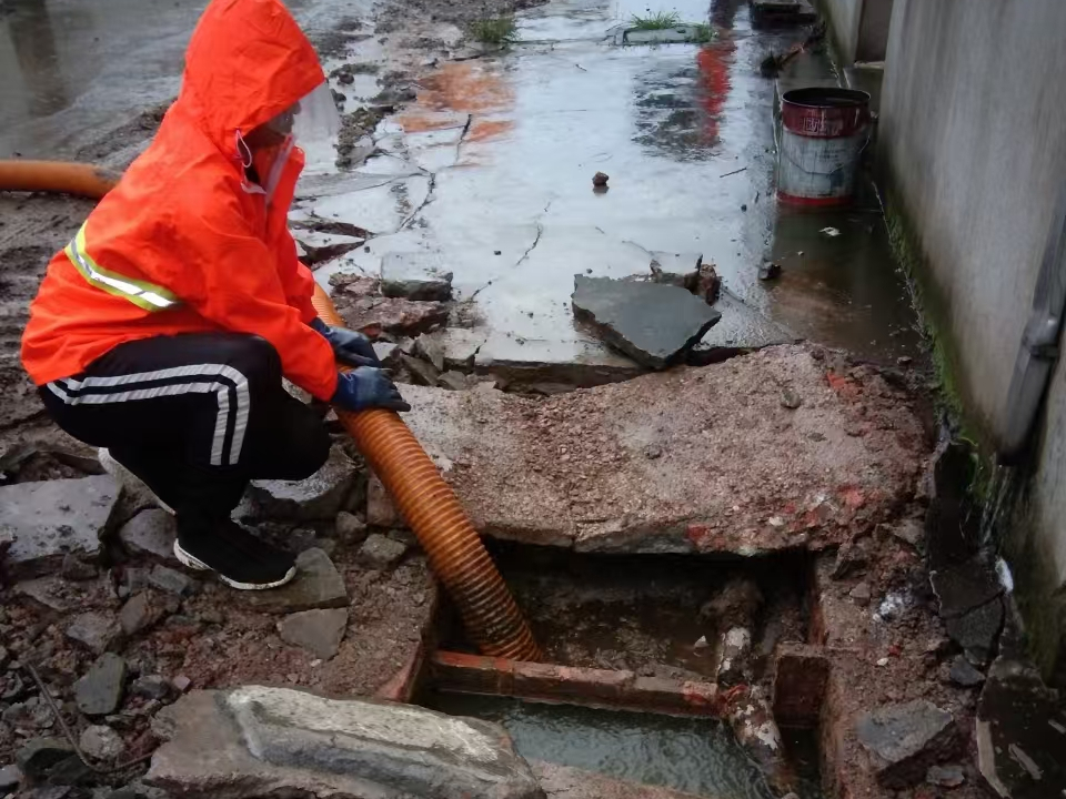 南朗专业清理污水池 炜誉市政以规范流程守护城市 “肠道”